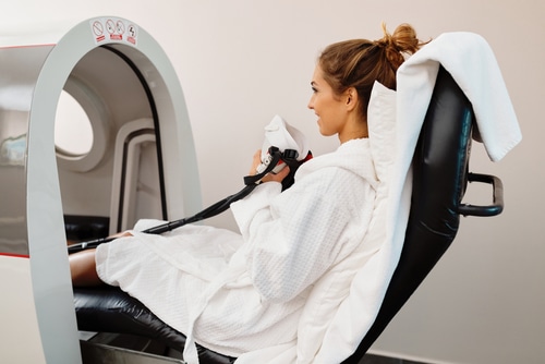 woman-receiving-oxygen-therapy-in-hyperbaric-chamber-at-health-spa.jpg